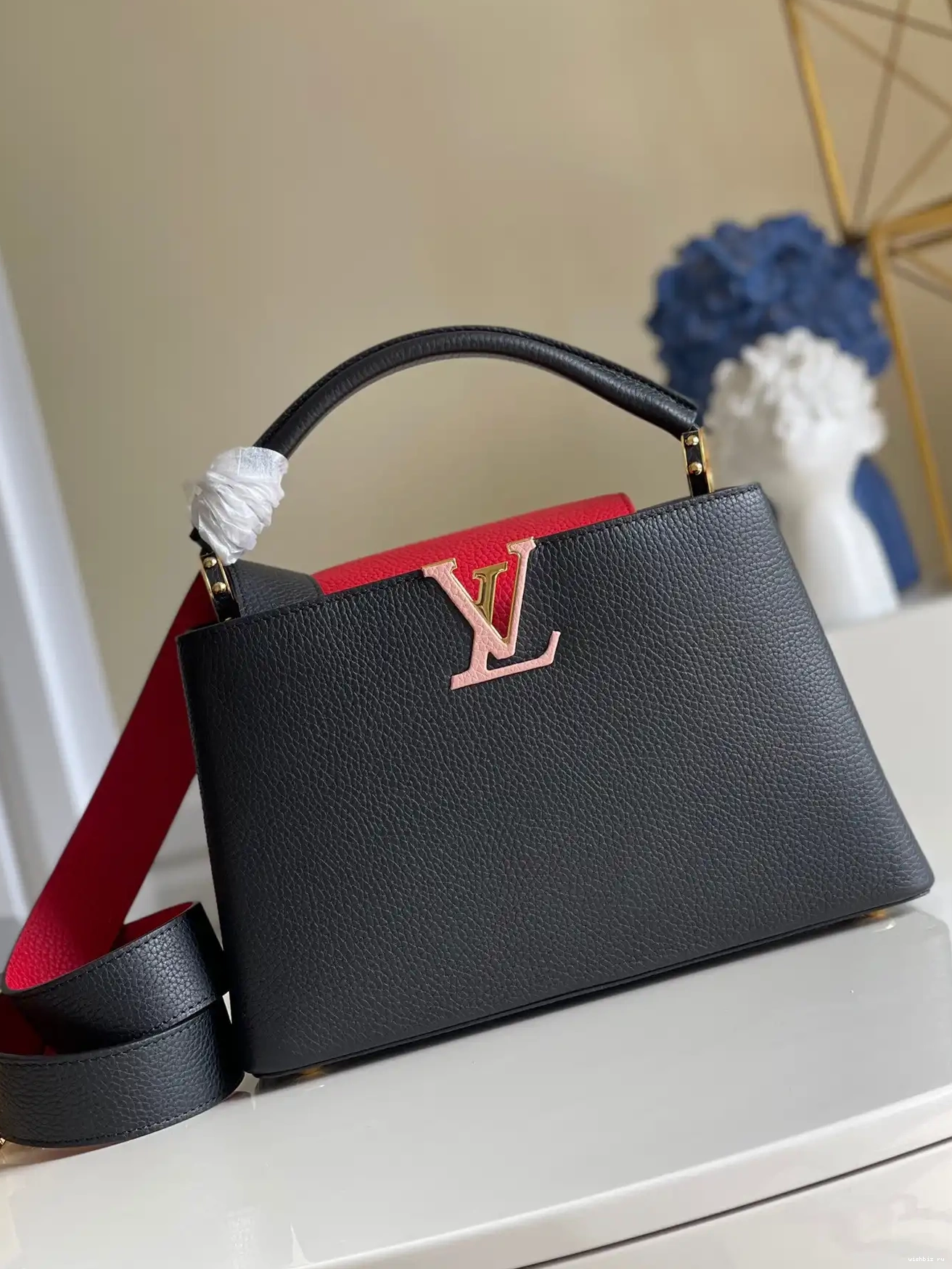WIS CAPUCINES LOUIS VUITTON PM 0521